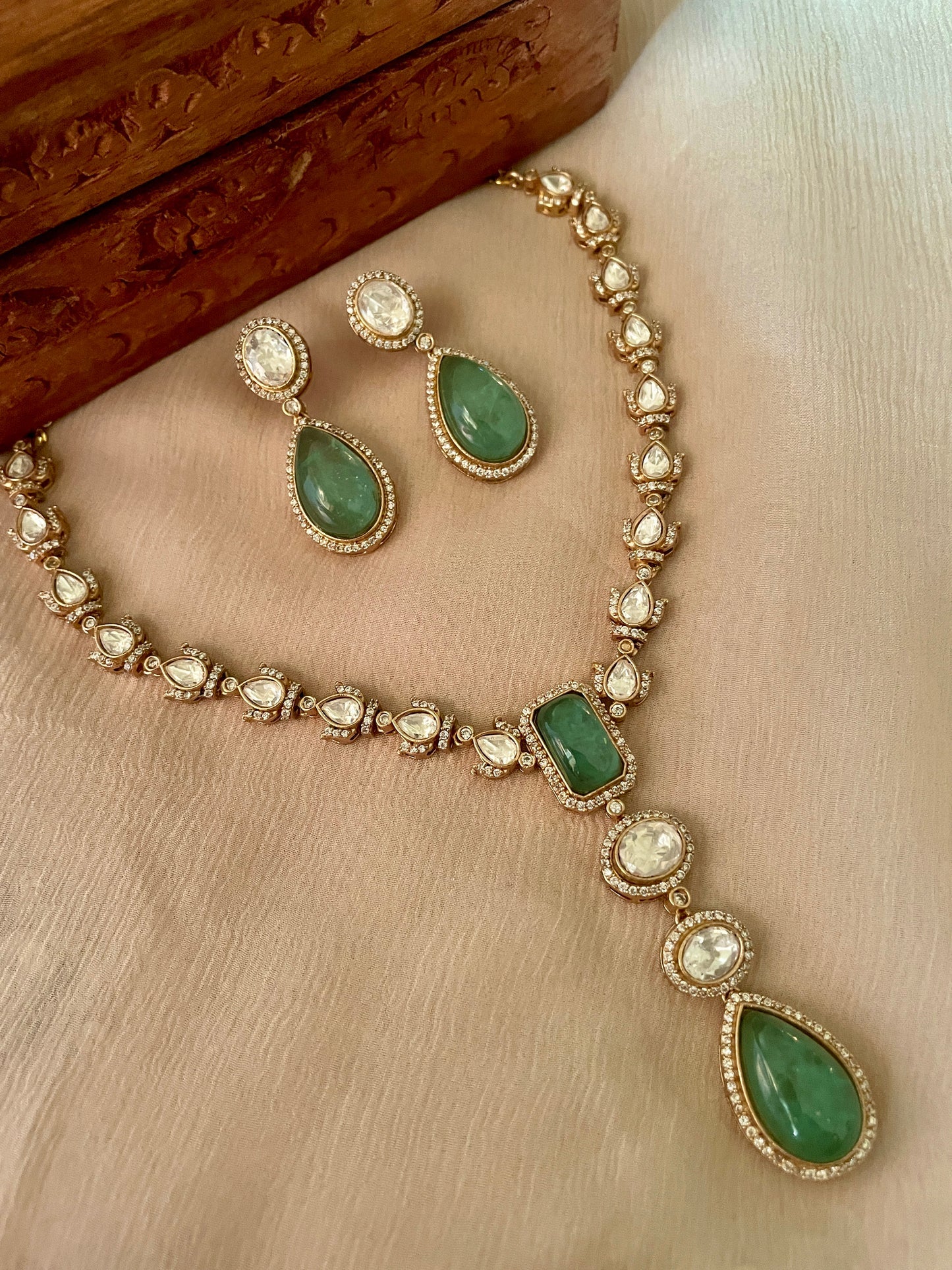 Chirmi Polki Emerald Necklace Set