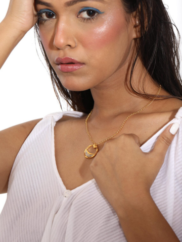 Noor : Crescent Moon Pendant