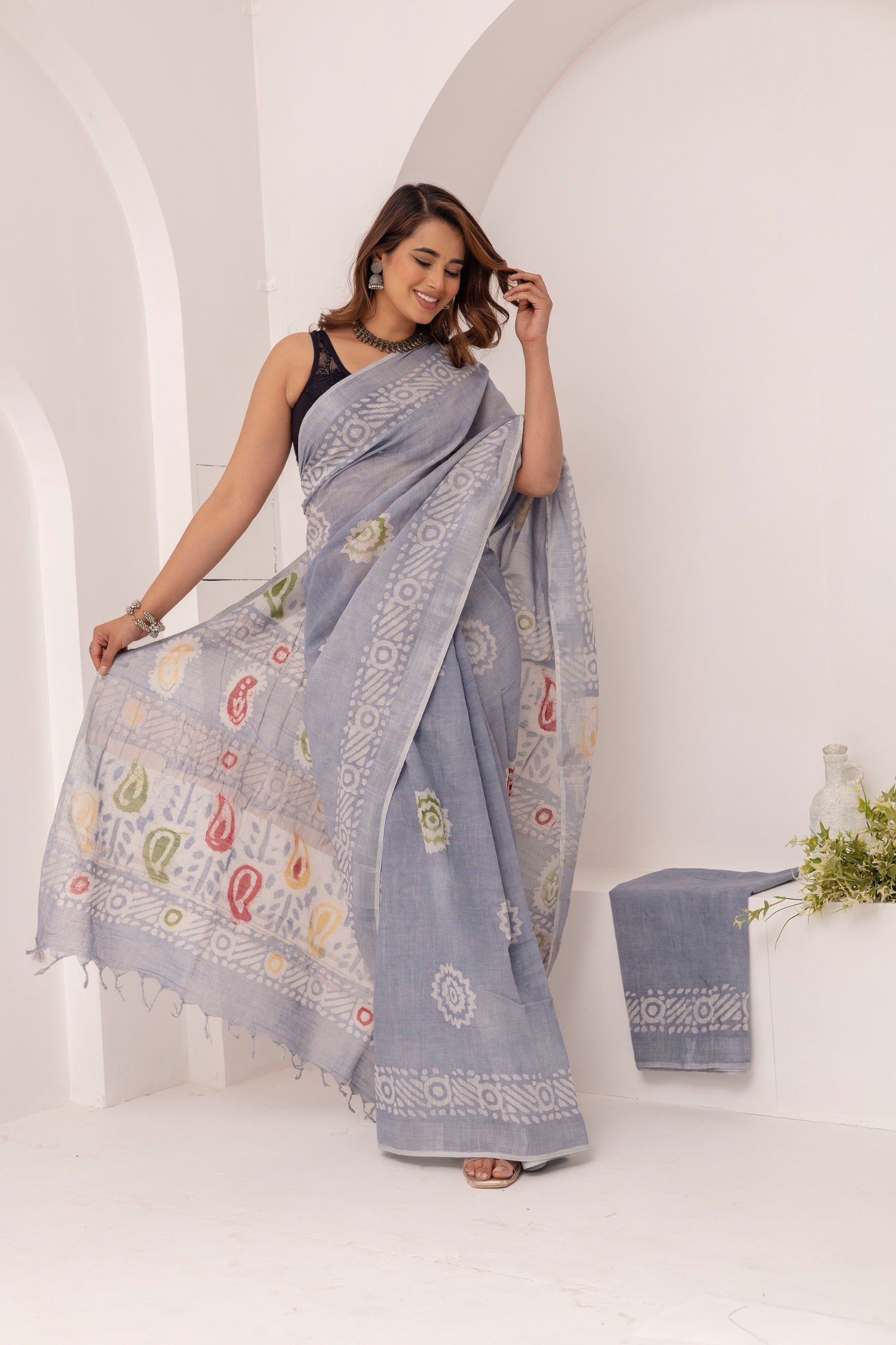 Noor Grey Linen Saree